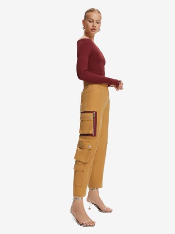 Effilé Pantalon cargo NOCTURNE en marron