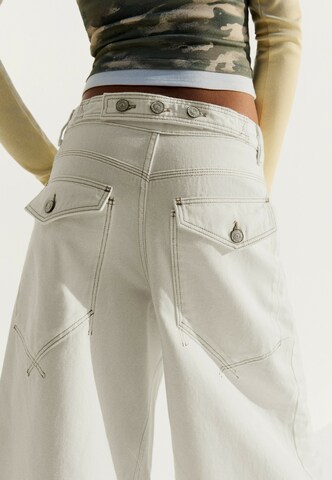 Wide leg Jeans di Bershka in bianco