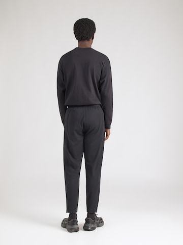 Tapered Pantaloni sport 'HERITAGE' de la NIKE pe negru