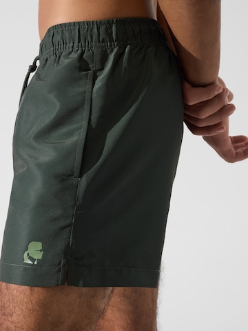 žalia Karl Lagerfeld Maudymosi šortai 'Kameo'