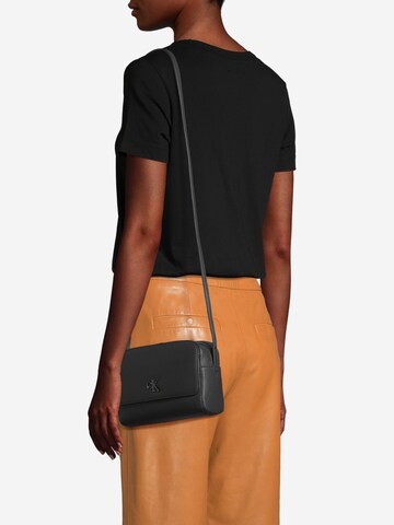 Calvin Klein Jeans Regular Чанта с презрамки в черно