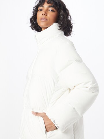 Manteau d’hiver Calvin Klein en blanc