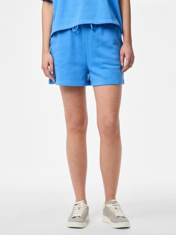 PIECES Regular Shorts 'PCChilli' in Blau: Vorderseite