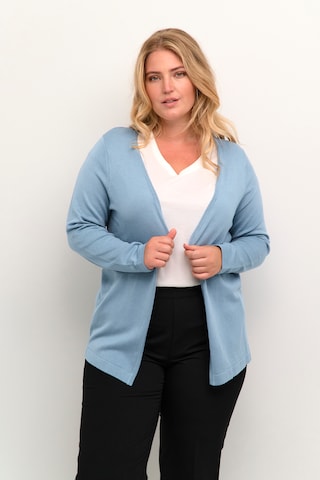 Cardigan 'Farsia' KAFFE CURVE en bleu : devant