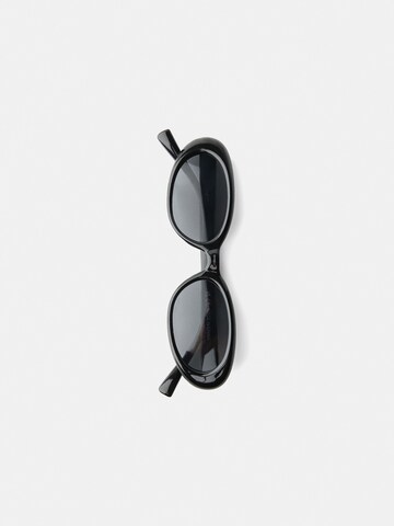Bershka Sončna očala | črna barva