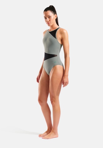ARENA Bustier Badpak 'Mesh Vent Back Angle' in Groen