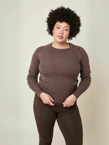 Pull-over ' Aveline ' Copenhagen Cartel en marron : devant