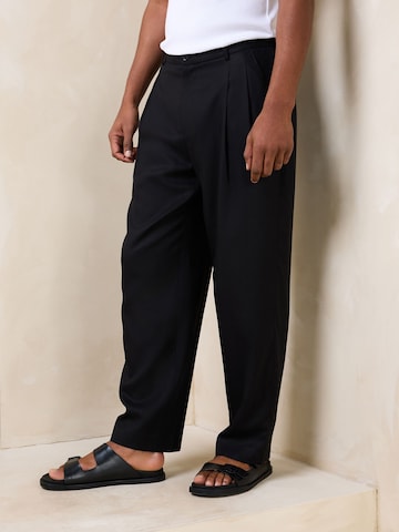 Loosefit Pantaloni con pieghe 'N. Premium' di Next in nero: frontale
