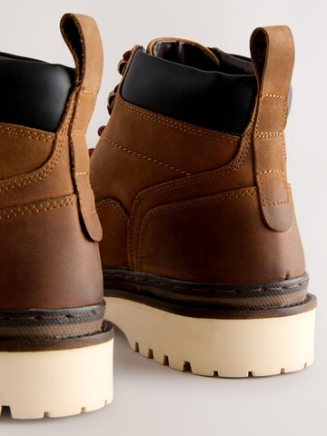 Boots stringati di Next in marrone