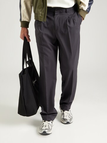 SCOTCH & SODA - regular Pantalón plisado en gris: frente