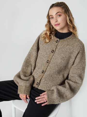 florence by mills exclusive for ABOUT YOU Strickjacke 'Asta' in Braun