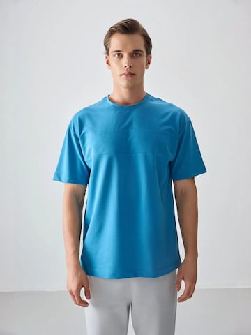 Tommy Life T-Shirts in Blau: Vorderseite