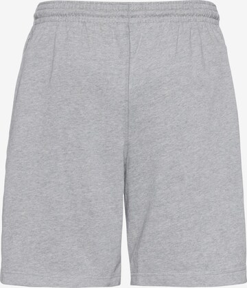 Regular Pantalon 'Club' Nike Sportswear en gris