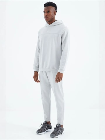 Completo per l'allenamento 'Aktive Sets' di Tommy Life in bianco