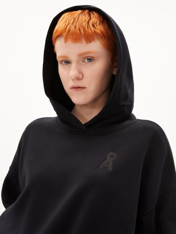 Sweat-shirt 'FRANCESCA' ARMEDANGELS en noir