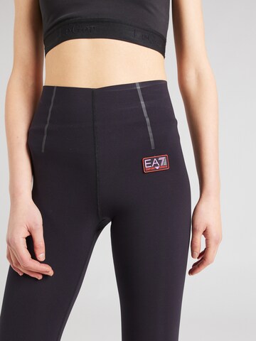 Skinny Pantalon de sport EA7 Emporio Armani en noir