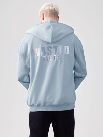 ABOUT YOU x Rewinside Sweatshirt 'Elias' in Blauw