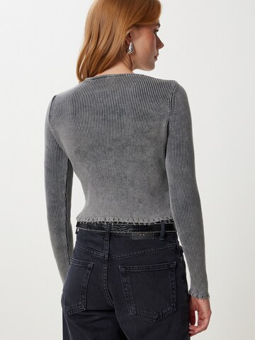 Happiness İstanbul Pullover i grå