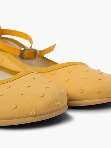 Pisamonas - Bailarina en amarillo