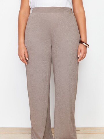 Wide leg Pantaloni di Trendyol Curve in marrone