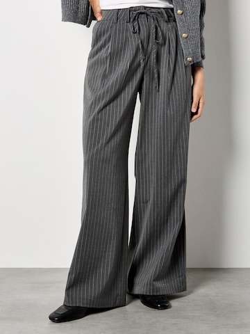 Wide leg Pantaloni di Apricot in grigio: frontale