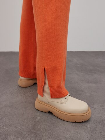 EDITED Bootcut Nohavice 'Lunette' - oranžová