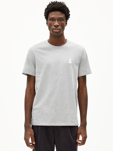 ARMEDANGELS T-Shirt ICONIC Å MAARKOS MLNG in Grau: Vorderseite