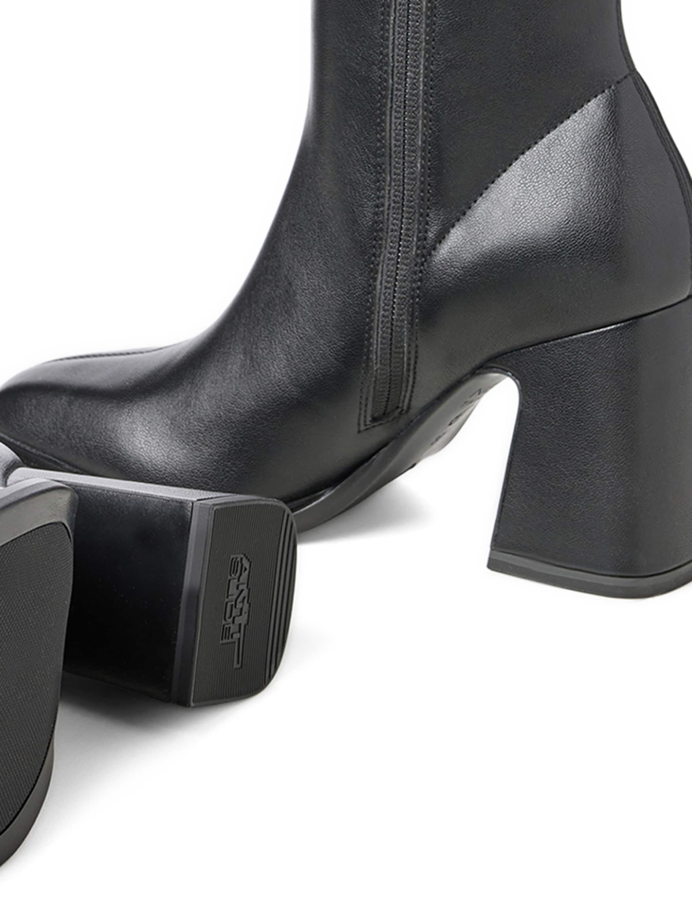 NEWD Škornji | črna barva