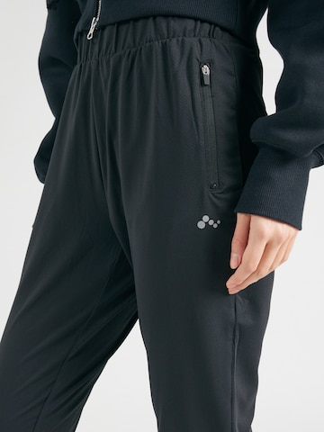 ONLY PLAY Tapered Sportbyxa 'ONPMILA' i svart