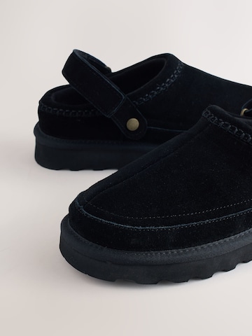 Saboţi de la Next pe negru