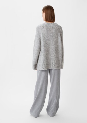 Pull-over COMMA en gris : derrière