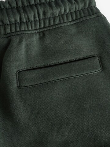 Tapered Pantaloni di Next in verde