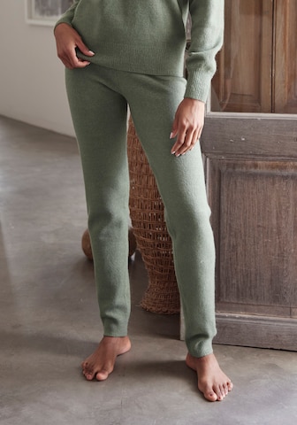 Skinny Pantalon LASCANA en vert : devant