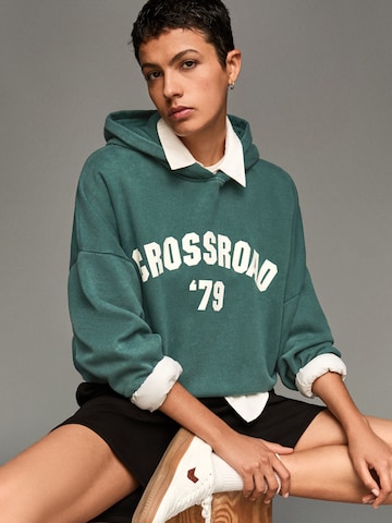Sweat-shirt Bershka en vert : devant