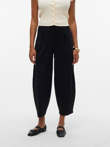 Effilé Pantalon à pince 'VMFRO' VERO MODA en noir : devant