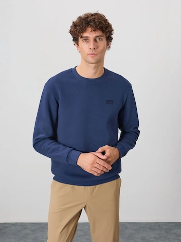 Tommy Life Sweatshirt in Blauw: voorkant