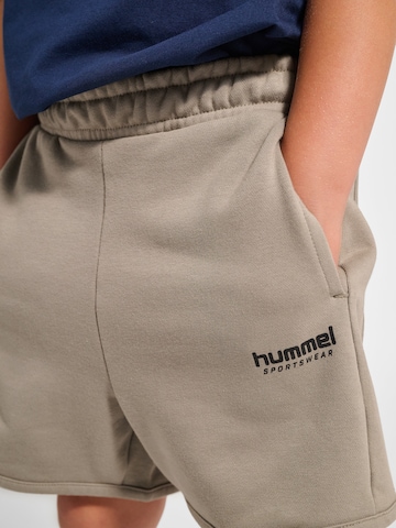 Hummel Loosefit Shorts in Beige