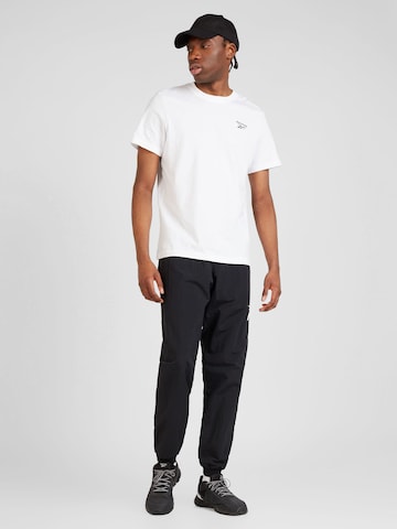 Tapered Pantaloni 'VECTOR' de la Reebok pe negru