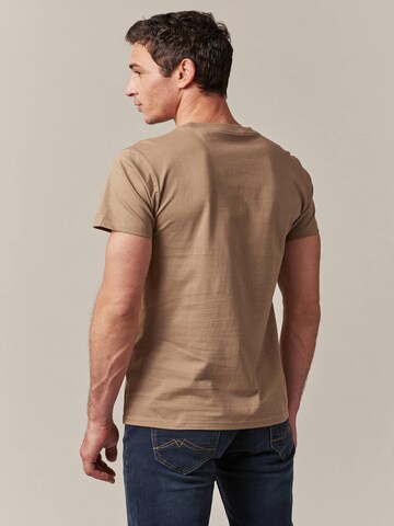 T-Shirt 'Basito' Deeluxe en marron