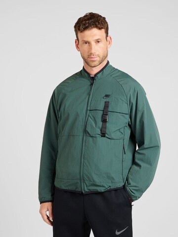 Veste mi-saison Nike Sportswear en vert : devant
