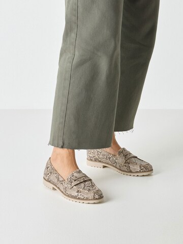 Chaussure basse Tamaris en beige