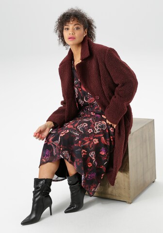 Aniston Mantel in Rot