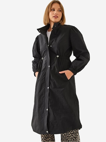 Bianco Lucci Winter Coat in Black: front