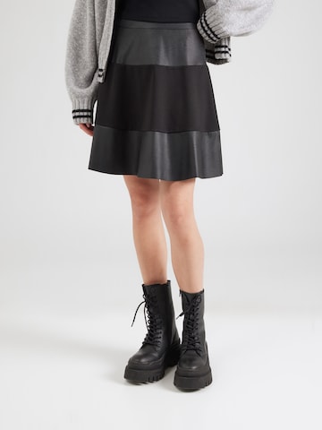 ABOUT YOU Hame 'Reyna' värissä musta: etupuoli