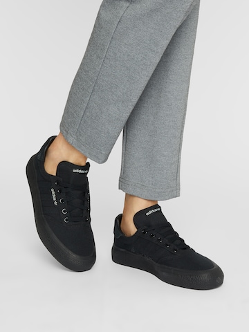 Baskets basses '3MC' ADIDAS ORIGINALS en noir : devant