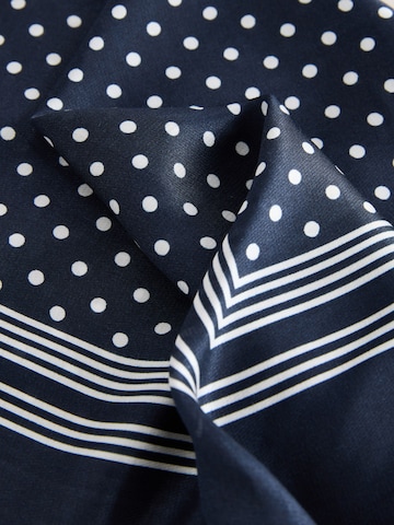 Next Tuch in Blau