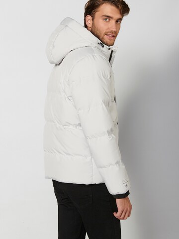 KOROSHI Between-Season Jacket in White