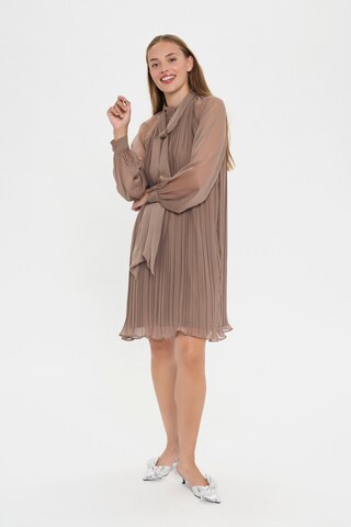 SAINT TROPEZ Jurk in Beige