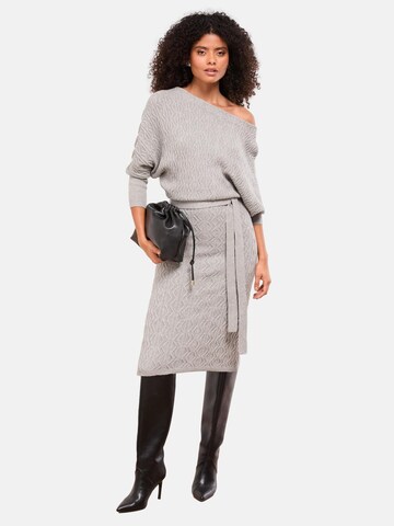 Lipsy Плетена рокля в сиво: отпред