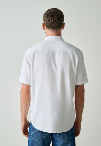 Coupe regular Chemise Next en blanc